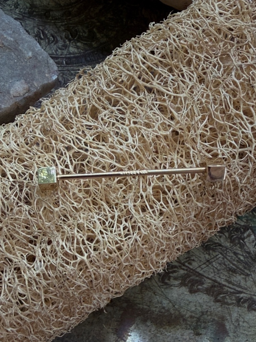 Vintage gold cube collar bar for your formal dress shirt